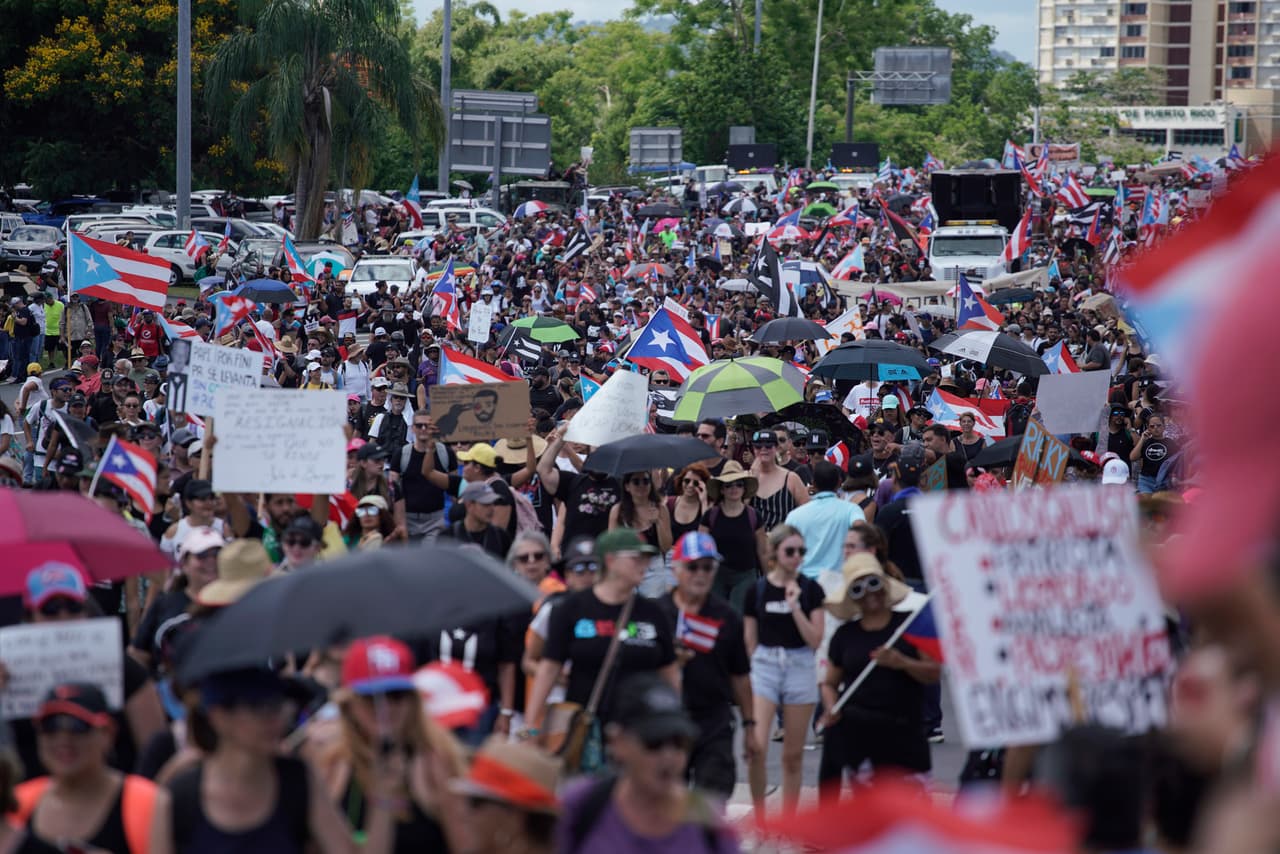 Los organizadores bautizaron la marcha como “660.510 + 1”, en alusión al número de personas que votaron a Rosselló y una más, para rechazar su argumento de que no renuncia porque fue elegido por el pueblo.