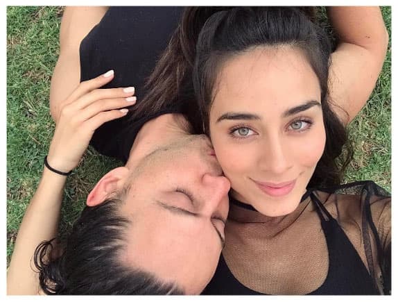 Pero sus distintos planes de vida terminaron con el efusivo noviazgo después de seis meses.