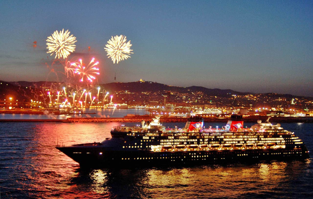 A Disney Cruise Line ship arriving at the port of Barcelona. EFE/MG/ae