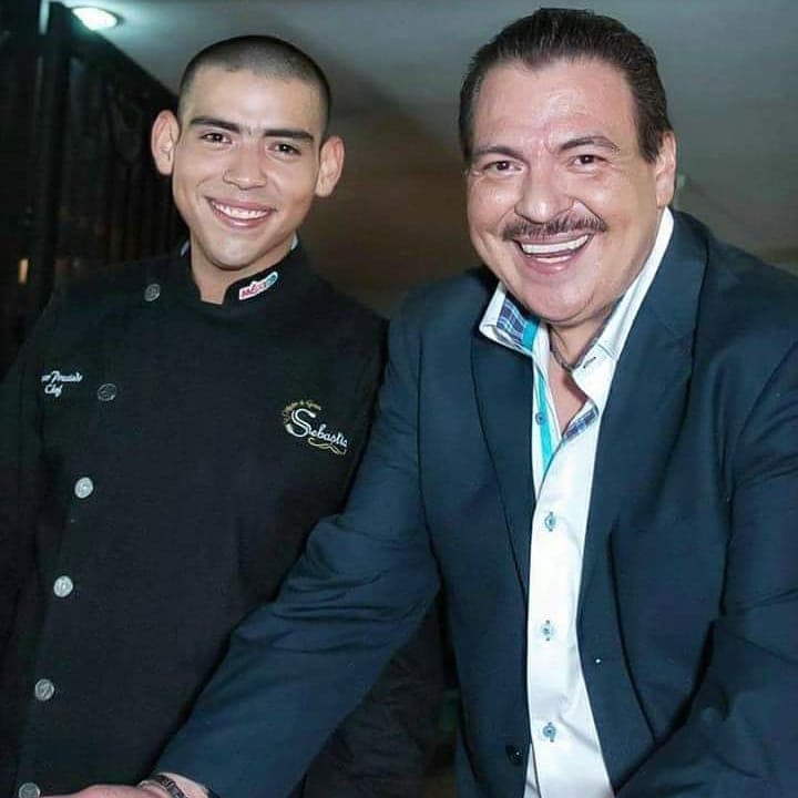 Especificó a 'Ventaneando' que sus hijos no pueden ser donadores por una importante razón: "Hijos no, ¿por qué?, porque puedo heredarles mi problema, esto es hereditario", enfatizó el cantante.