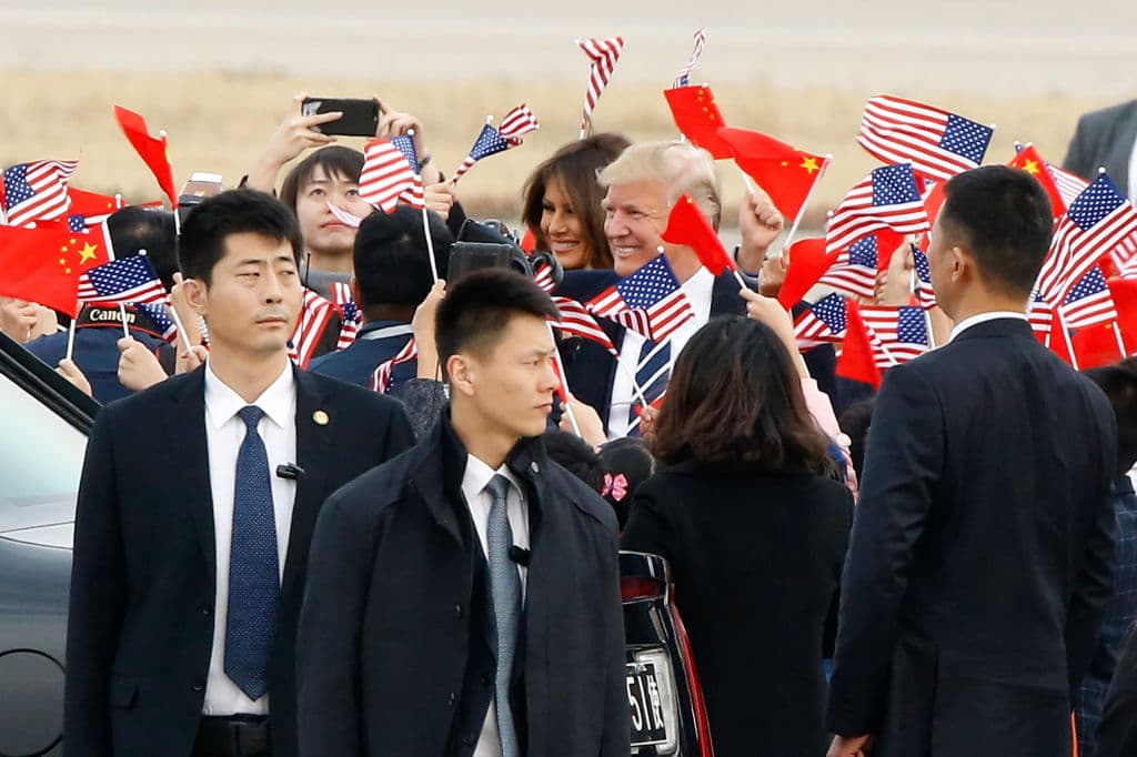 Trump llegó este miércoles a China, la etapa más delicada de su gira asiática, dedicada principalmente a forjar un frente común contra las ambiciones nucleares de la "cruel dictadura" de Corea del Norte.