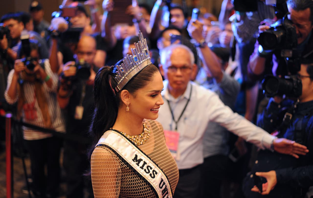 Junto a Gloria Díaz y Margie Moran ha pasado a la historia de Filipinas.