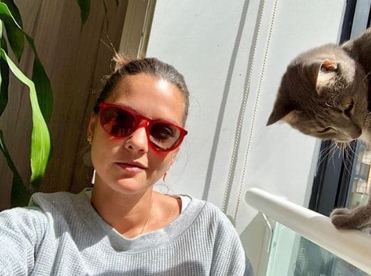 "[...] Celebro que nada me detiene, nada me frena, ni me encierra y llegaré donde quiera. Celebro cada persona que llegó a mi vida, las que se fueron y las que aún siguen a mi lado. Y hoy más que nunca te celebró a ti... Amalia Andrade.", finalizó en su mensaje la actriz de 40 años de edad.