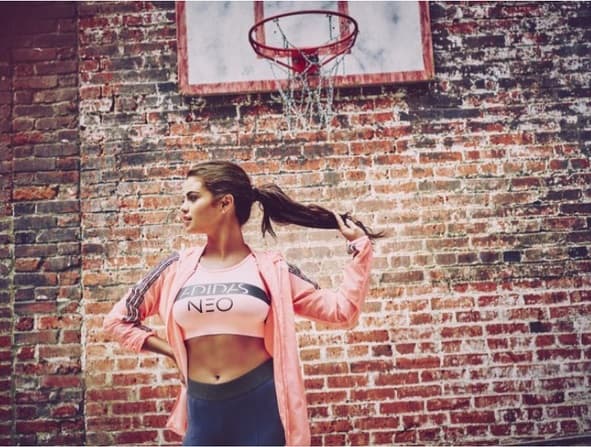 Enseñó sus 'abs' de acero y también sus curvas de ensueño.