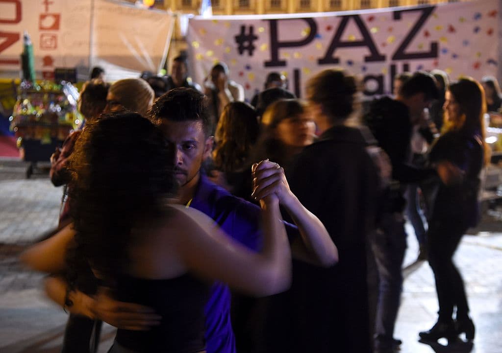 La Lambada nace en Brasil en la década de 1970. Tiene como base el carimbó y la guitarrada e influencias de la cumbia y el merengue.