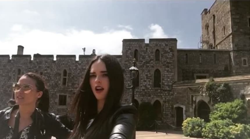 En el Castillo de Windsor hasta se dio la oportunidad de grabar videos muy divertidos. Sin duda, Fabiola se encuentra disfrutando de su viaje como toda una niña chiquita.