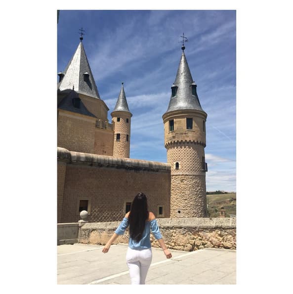 También la sexy actriz compartió hermosos paisajes con sus fans en sus redes sociales.