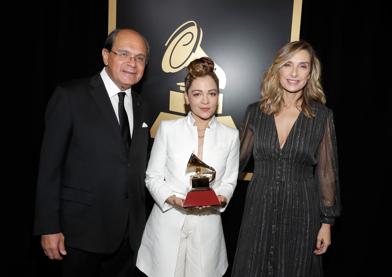 Además de hablar de lo que significó este premio para ella, la mexicana también destacó la importancia de respetar la forma de pensar de los demás y la manera en que hacen música: "Sintiéndonos orgullosos de ser lo que somos. Respetando y amando la diversidad y la maravilla que es nuestra medicina: la música".