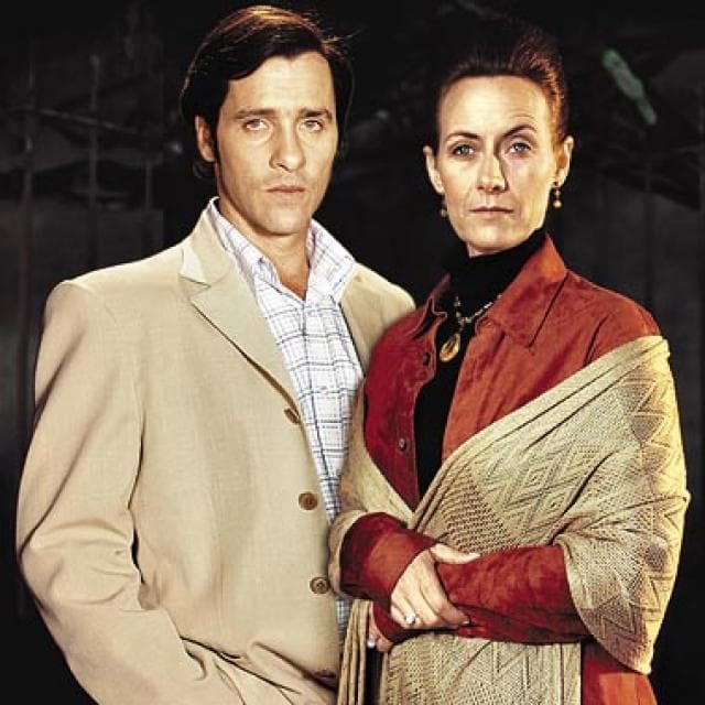 Una escena clave de la telenovela muestra a Óscar Reyes (Juan Alfonso Baptista) defendiendo el honor de su esposa, Jimena, de Fernando (Juan Pablo Shuk), quien no tarda en denigrarla y más adelante 
<b><a href="https://www.youtube.com/watch?v=4P_nW2ylvls" target="_blank">irse a los golpes</a></b>.