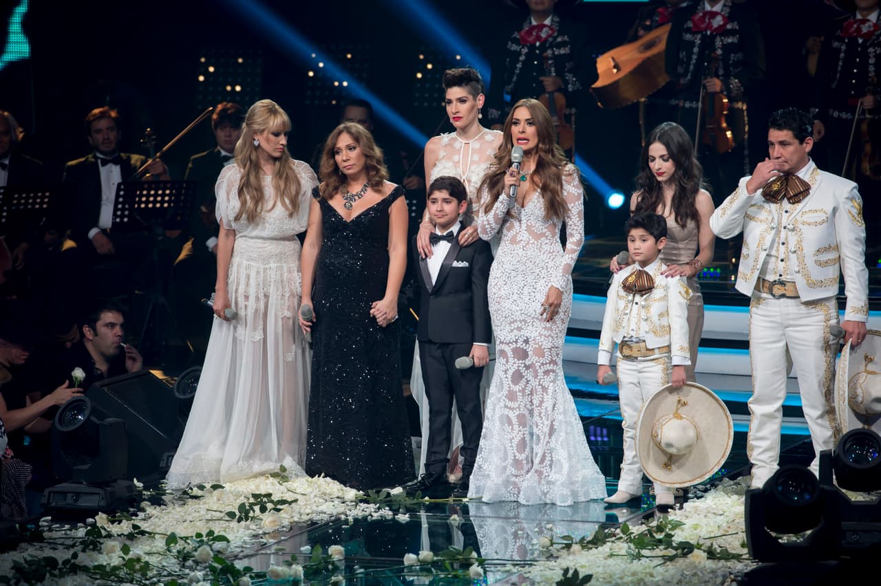 Después de 10 semanas de duro trabajo, la familia Barraza se corona como ganadora de Me Pongo de Pie, Paty Cantú y los Cervantes obtuvieron el segundo lugar, y Río Roma y los García el tercero, aunque estos últimos no quedaron conformes. Entre los invitados especiales estuvieron la Banda MS y La Arrolladora Banda El Limón.