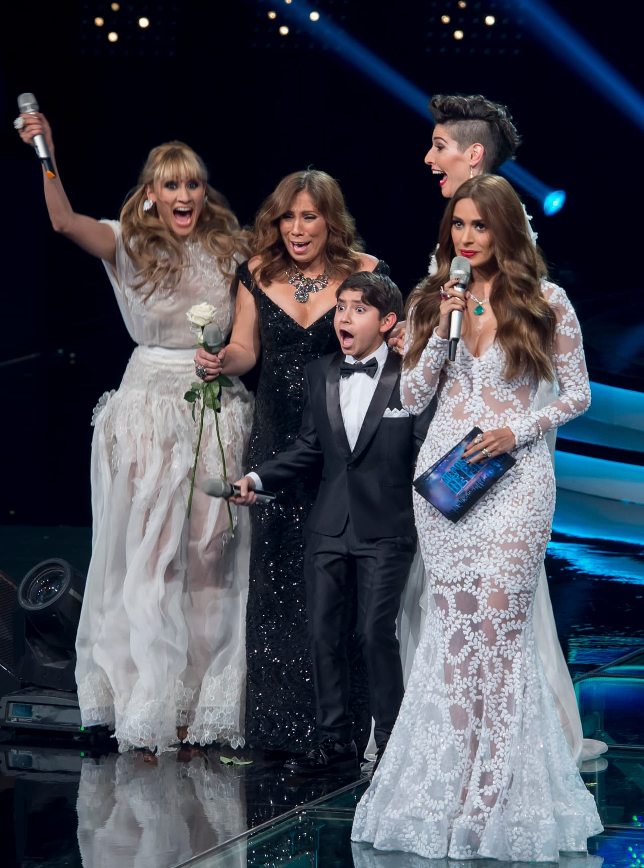 Después de 10 semanas de duro trabajo, la familia Barraza se corona como ganadora de Me Pongo de Pie, Paty Cantú y los Cervantes obtuvieron el segundo lugar, y Río Roma y los García el tercero, aunque estos últimos no quedaron conformes. Entre los invitados especiales estuvieron la Banda MS y La Arrolladora Banda El Limón.
