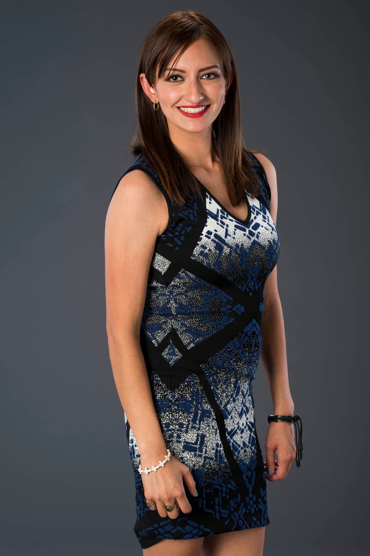 Estar en un escenario es uno de sus sueños. Su madre le confecciona los trajes de charro.