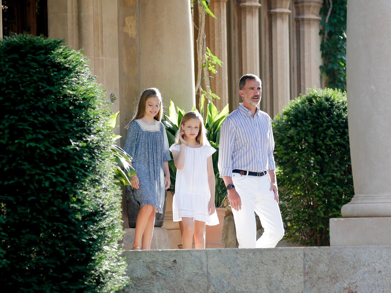 Photo ©2017 CC/Lagencia Grosby Spain Queen Letizia and King Felipe and Princess Leonor and Princess Sofia pose for the media during the summerholliday at the Marivent palace in Palma de Mallorca.