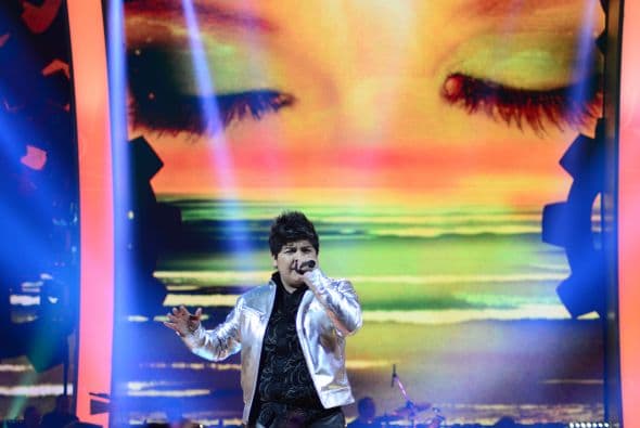 Pero tuvo problemas al olvidar la letra y también perdió su round.