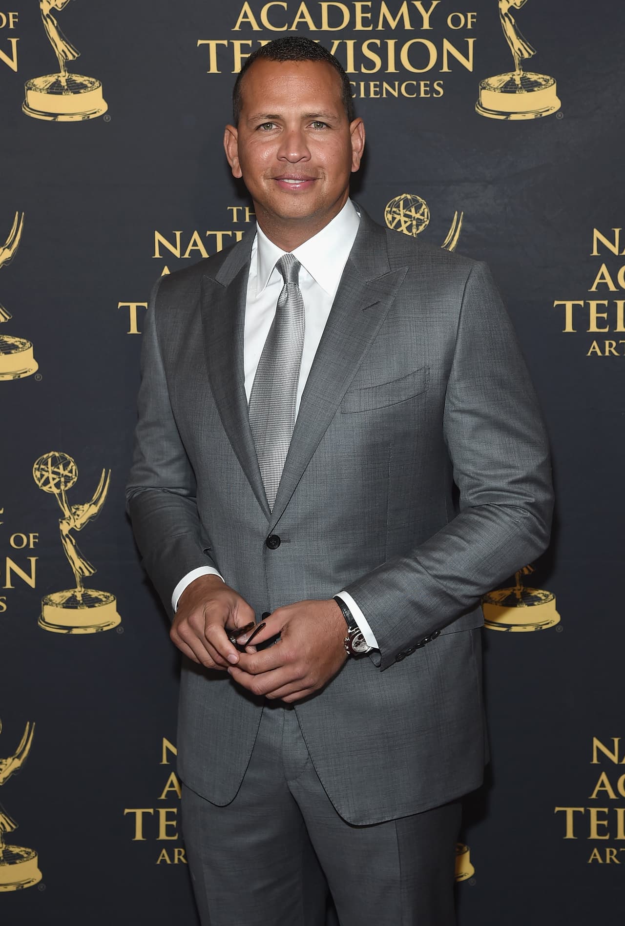 “Jennifer y yo queremos donar 25 mil dólares”, agregó Alex, mientras la cantante aclaró que esa cantidad sería por cada uno.