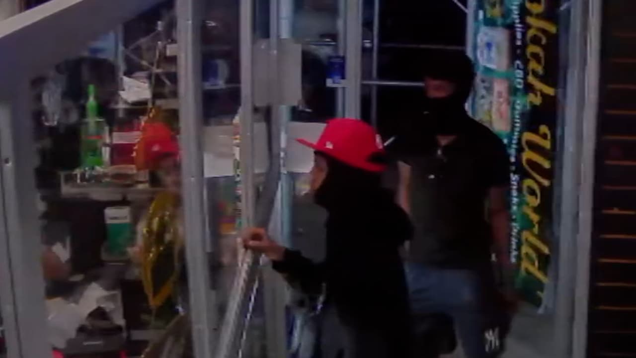 Buscan a sospechosos de robo en el Bronx 