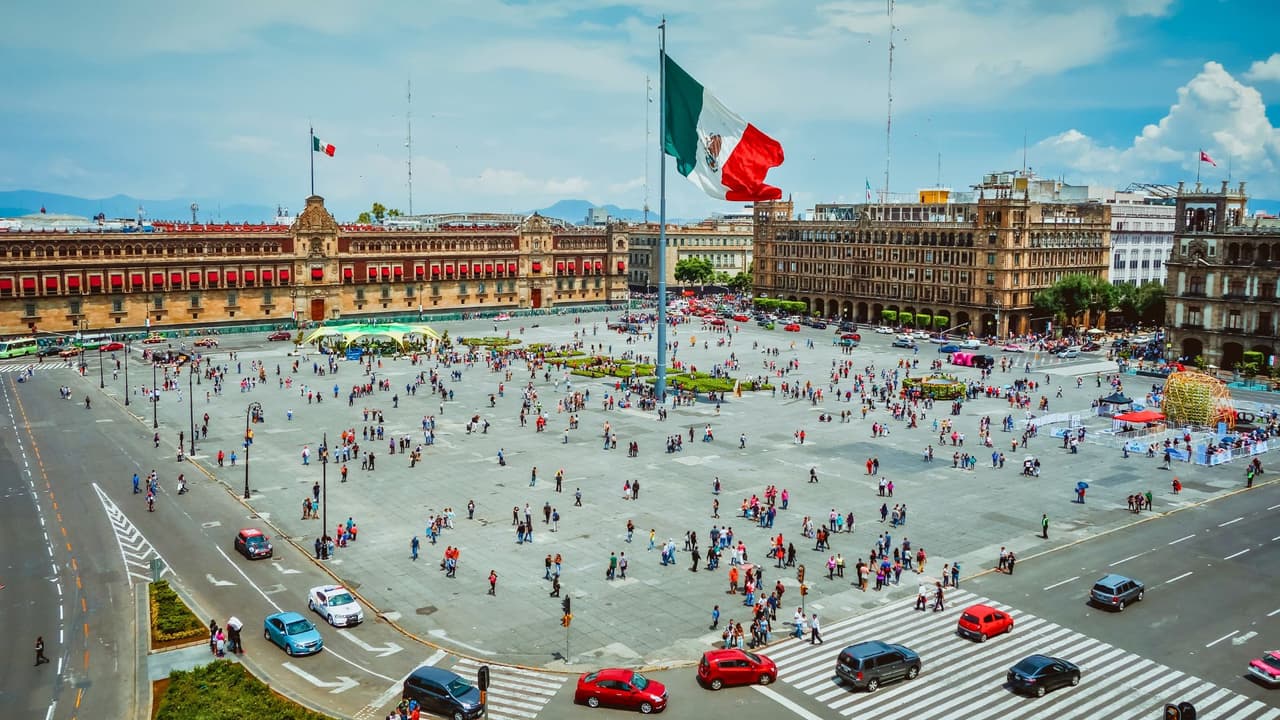 <h3 class="cms-H3-H3">Beneficio extra: Pase Turístico</h3>
<br>Si planeas conducir en la Ciudad de México o el Estado de México, tramita el 
<b>Pase Turístico</b> en línea. Este documento te exenta del programa 
<b>Hoy No Circula</b> por hasta 14 días consecutivos. Más detalles en 
<a href="http://www.paseturistico.df.gob.mx/pasetur">página oficial del Pase Turístico (Haz clic aquí).</a>