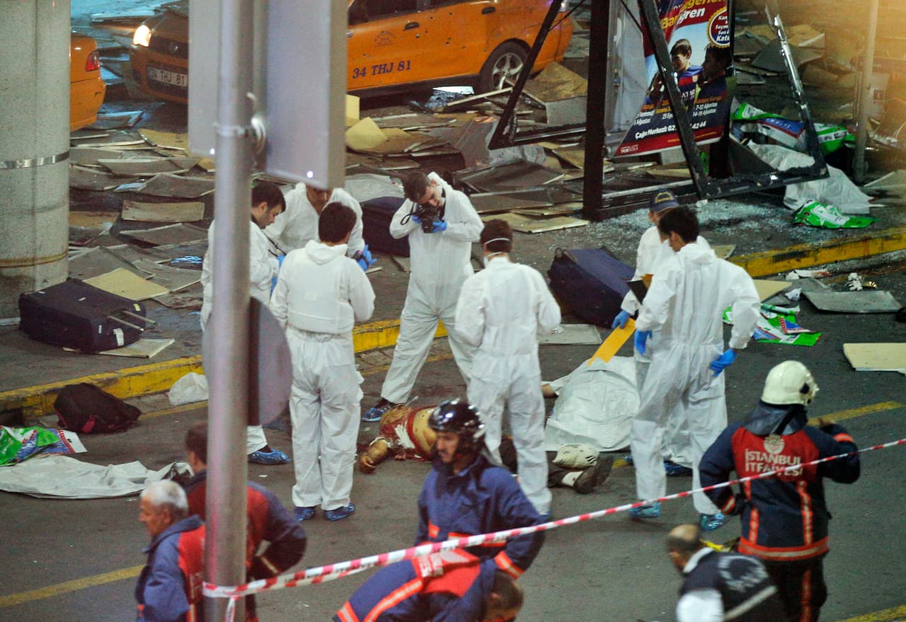 Al menos 41 muertos por ataque suicida en el aeropuerto de Estambul