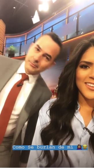 Este lunes, Raúl González y Carlos Calderón bromearon con ella sobre la molestía en el cuello.