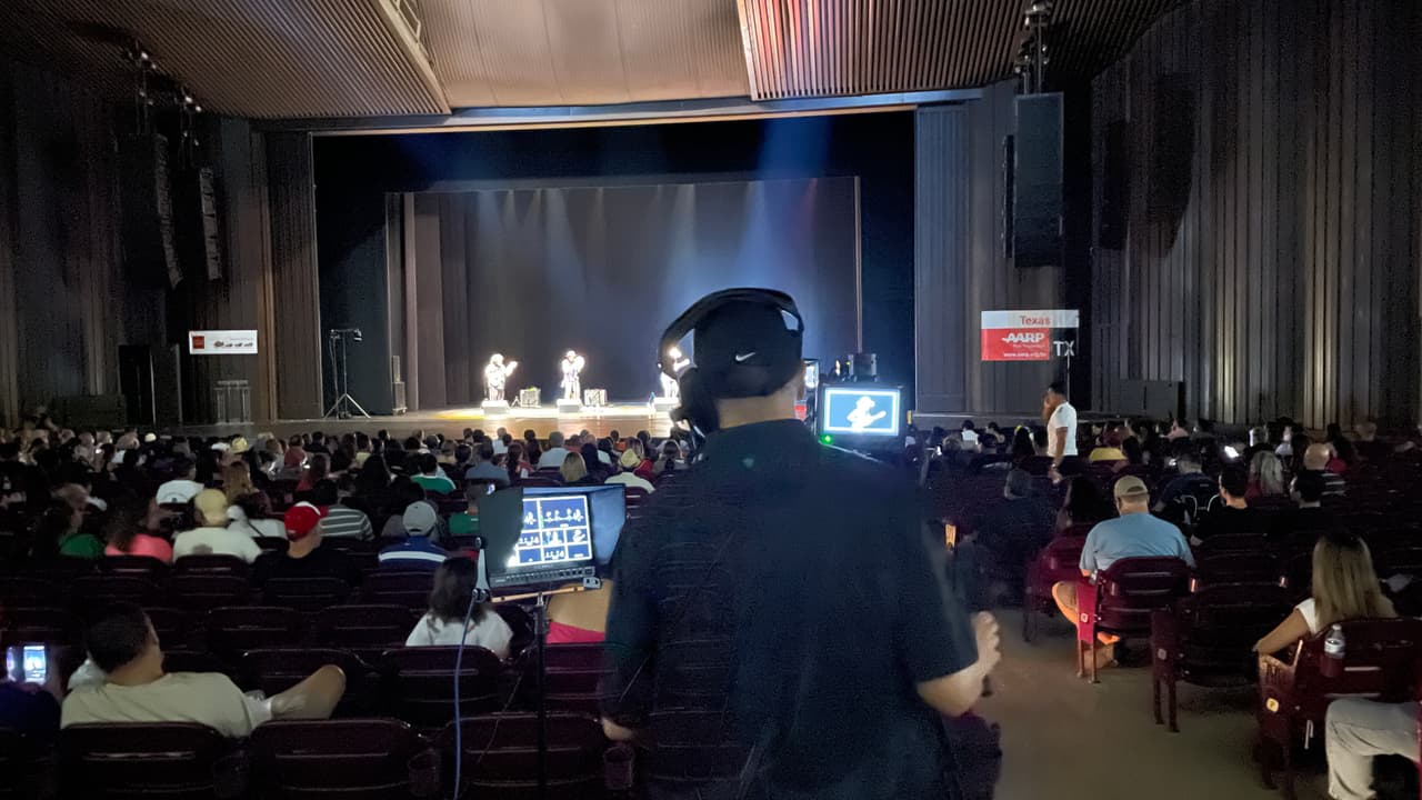 Los asistentes disfrutaron de una noche amena con la
<a href="https://www.univision.com/noticias/especiales/houston-dio-el-grito-en-un-evento-fotos">celebración del día de la independencia. </a>