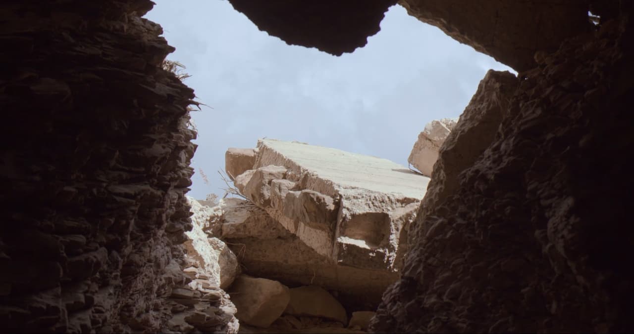 Any crack or cave in a mountain can make a life-or-death difference for a drug trafficker. Don’t miss the third episode of ‘El Chapo’, season two, this Sunday on Univision.