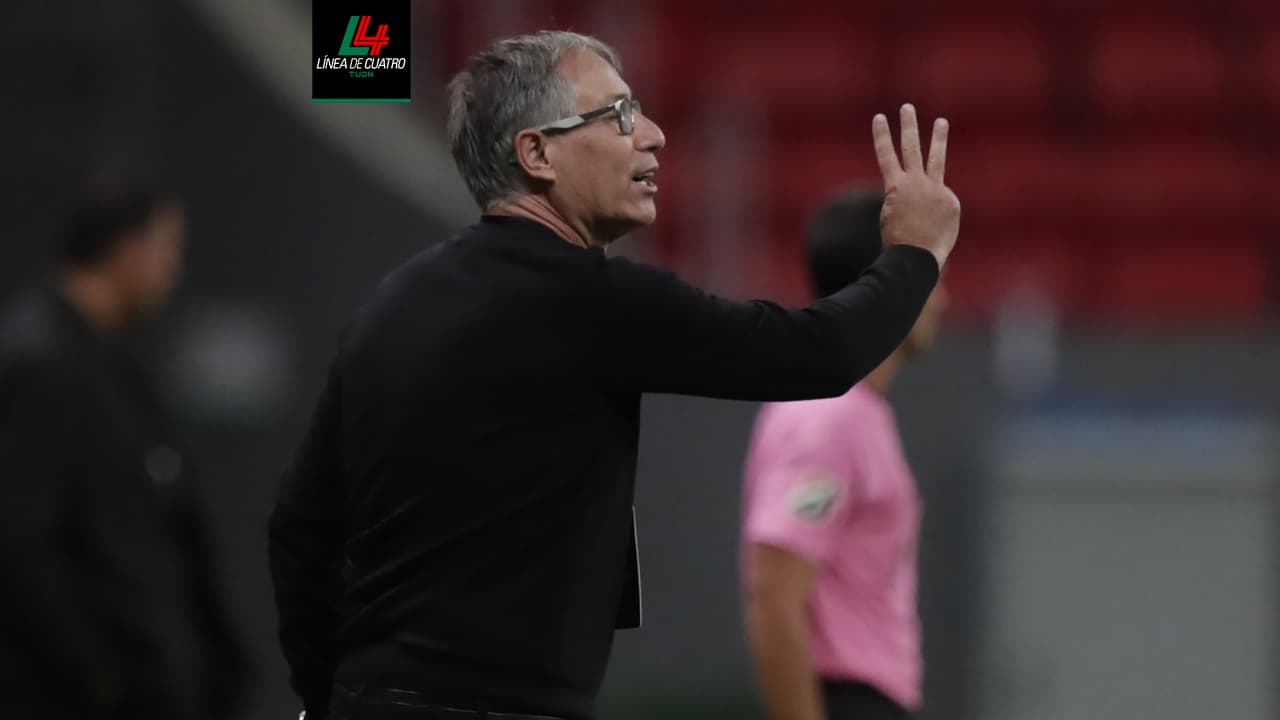 ¿Hola? León anuncia a Ariel Holan a través de una llamada