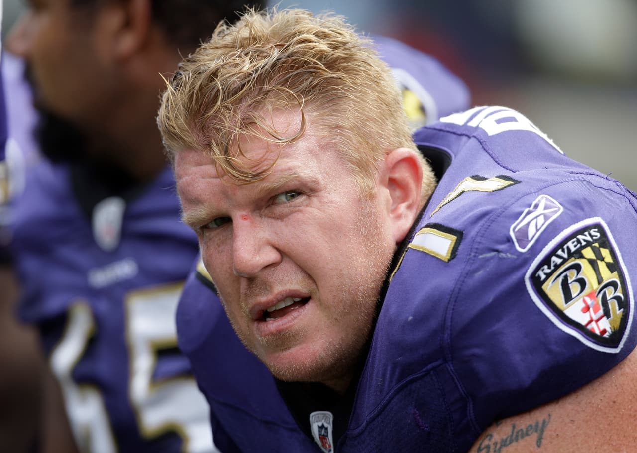 <b>Matt Birk, jugador de los Ravens de Baltimore. </b>La estrella del fútbol americano se negó a ir a la Casa Blanca cuando su equipo ganó el Super Bowl en 2013. “Soy católico, estoy activo en el movimiento pro-vida y sentí que no podía lidiar con eso ", dijo Birk, en referencia al apoyo de Barack Obama a
<a href="https://www.univision.com/noticias/salud/planned-parenthood-abandona-el-programa-de-fondos-federales-para-la-planificacion-familiar-que-significa">Planned Parenthood</a>. "No podría respaldar eso de ninguna manera", agregó.