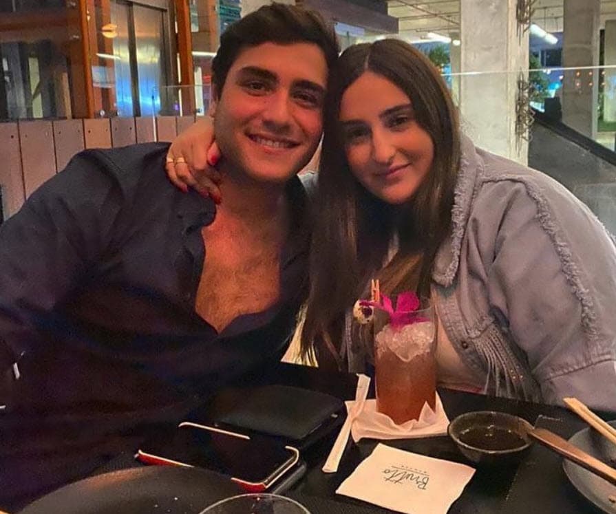 Se desconoce cuándo comenzó el romance entre la hija de Raúl y Gabriel, sin embargo, la primera imagen que la jovencita compartió en Instagram donde aparecen juntos tiene fecha del 6 de julio.
<br>
<br>