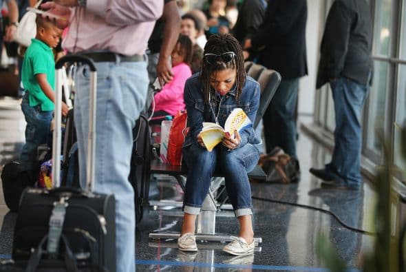 Caos en aeropuertos de Chicago por fuego 