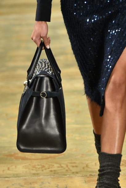 Este bolso es el favorito para llevarlo al trabajo ya que cabe perfectamente una 'laptop' y otros objetos esenciales.