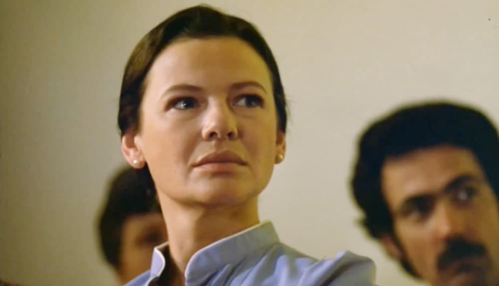 <b>Dianne Wiest- Vi Moore</b>
<br>Vi Moore era la comprensiva esposa del reverendo Shaw y madre de Ariel. Después de 'Footloose', su carrera floreció en producciones de Woody Allen como 'Radio Days' (1987) y 'Hannah and Her Sisters' (1986). Por esta última ganó un Oscar a Mejor Actriz de Reparto.
<br>