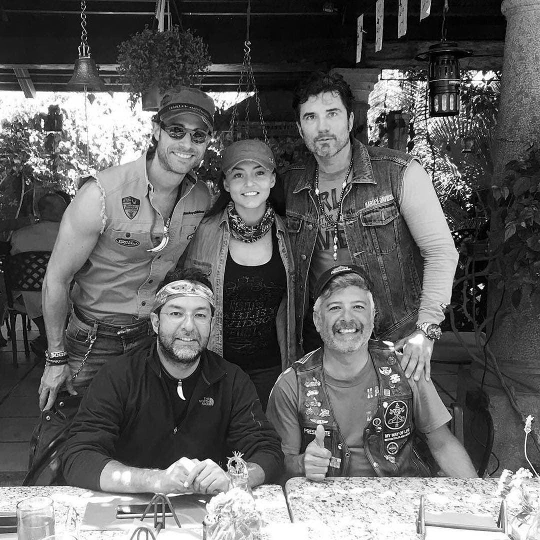 Aprovechan los días que tienen de vacaciones para andar juntos o con su grupo de amigos.