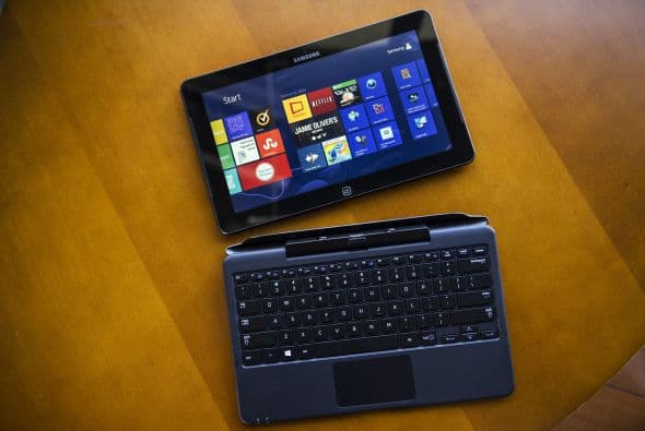 De Hewlett-Packard Co., este modelo Envy x2 es una tablet de 2 GB de memoria.
