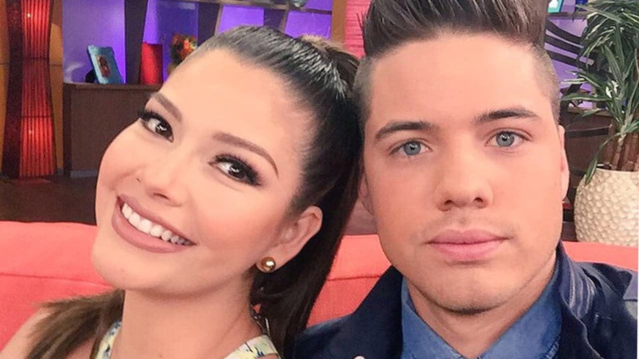 Nuestros guapos conductores, @anapatriciatv y @williamvaldes, ya listos para alegrarnos la mañana. (29 de julio).