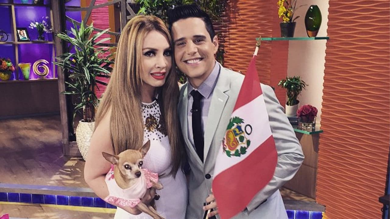 "Celebrando al hermoso país #Perú y en casa esta @patricianavidad @alejandrochaban". (28 de julio).