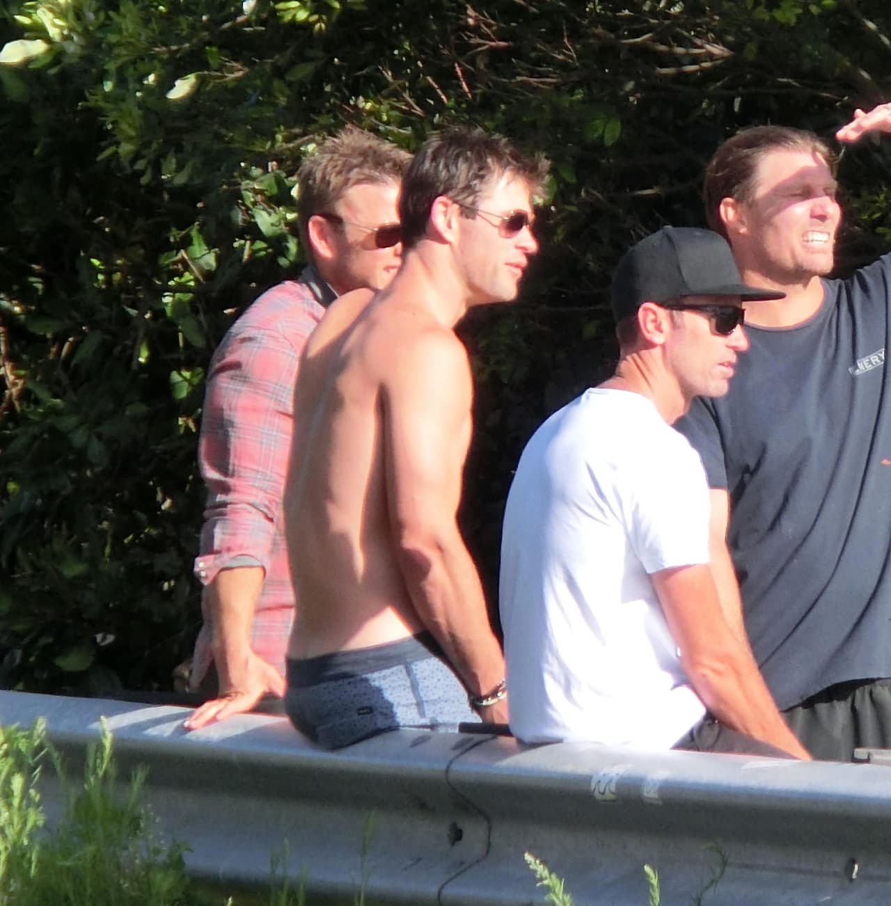 Por poco y muestra de más...