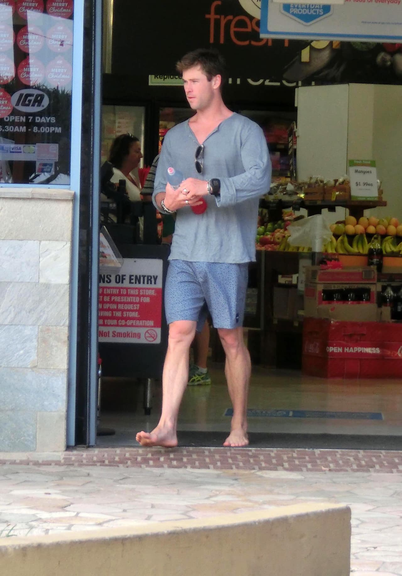 Después entró a comprar algo de beber a una tienda.