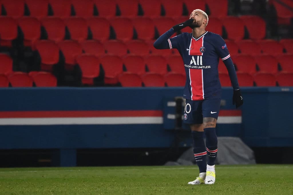 Neymar marcó a los 21’, 37’ y 50’; Mbappé cobró un penal (42’) y marcó el quinto a los 62’. Por Basaksehir descontó Mehmet Topal (57’). El próximo compromiso del cuadro de Tuchel será ante el Lyon en duelo de la Ligue 1.