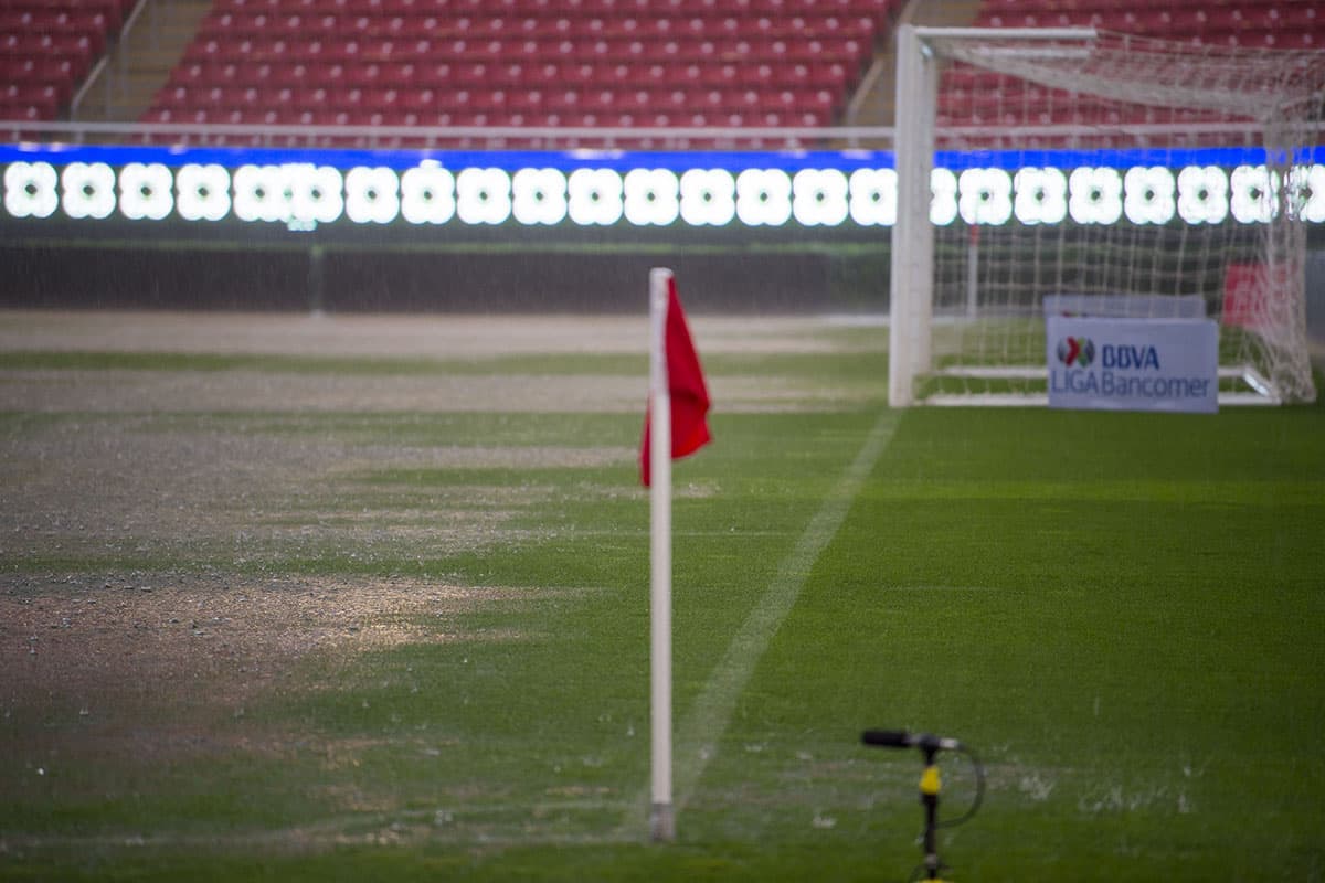 Inundación en el Estadio Akron de Guadalajara a pocos minutos de la hora oficial del juego entre Chivas y Cruz Azul por la jornada 2 del Apertura 2018 de la Liga MX.