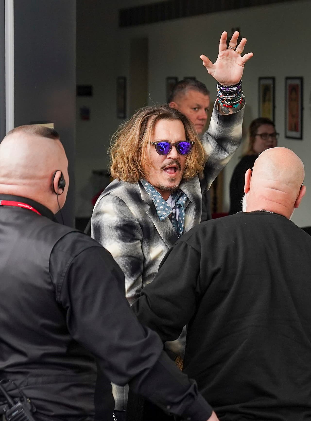 En días recientes, Depp se ha unido al guitarrista en varios de los conciertos que ha tenido en el Reino Unido. 
<br>