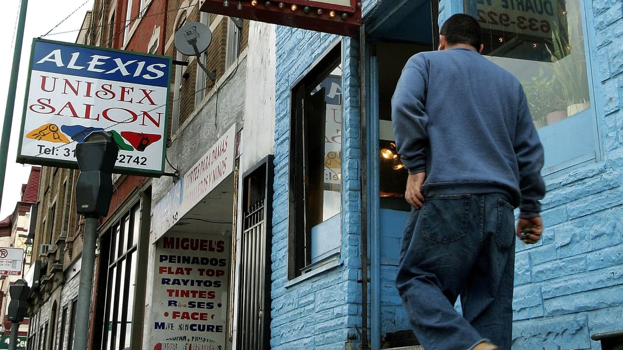 Difunden volantes contra migrantes indocumentados en Chicago: ¿Qué hacer en caso de enfrentarse a un oficial de inmigración? abogado explica