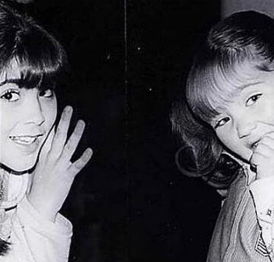 Sin embargo, Marichelo aprovechaba las salidas con sus amigas o cualquier otro momento para
<b>comer en exceso</b>.