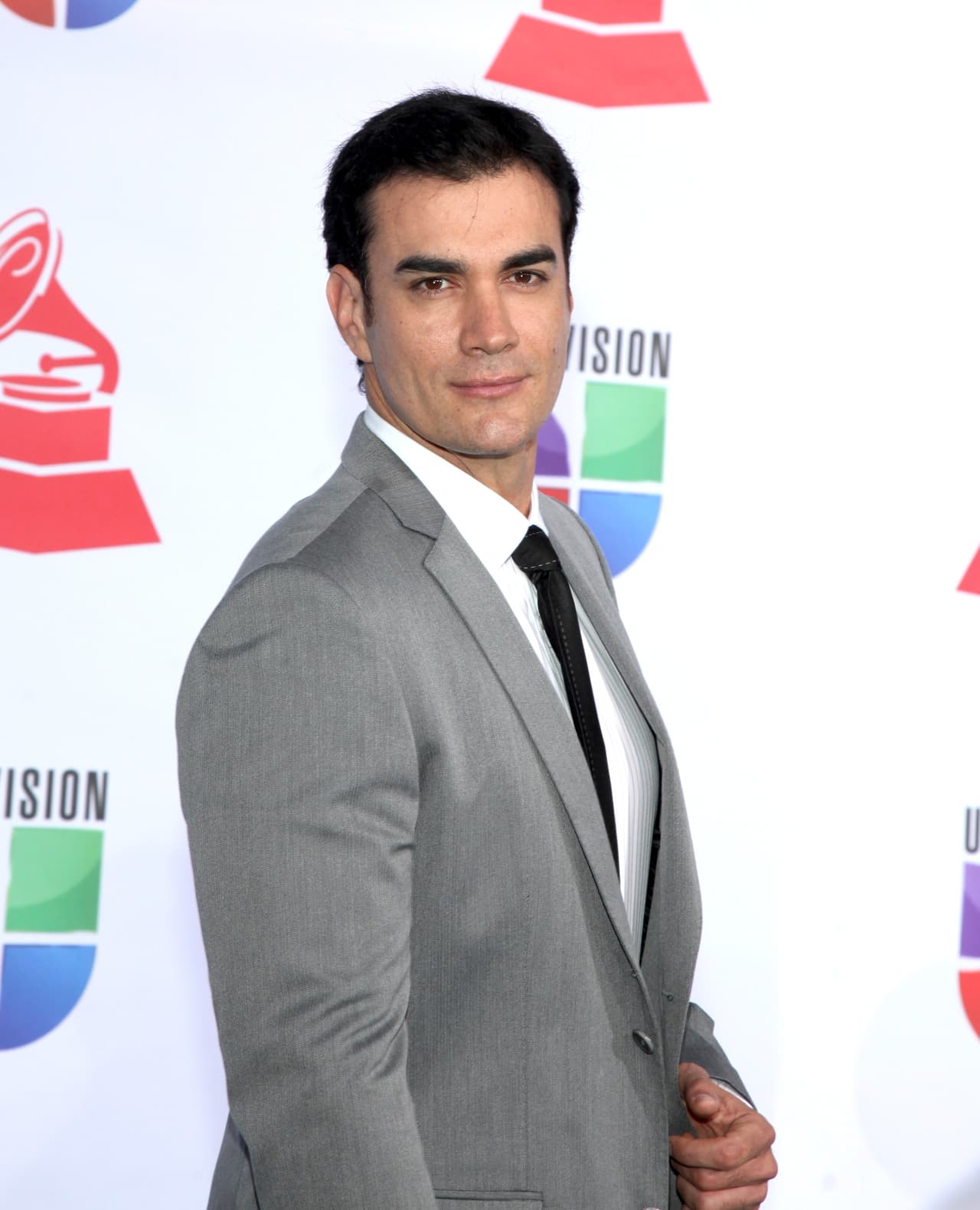 Recordemos que sus primeros trabajos con Televisa fueron en el año 2009, esto en 'Sortilegio' junto a 
<b><a href="http://www.univision.com/temas/jacqueline-bracamontes">Jacqueline Bracamontes</a></b> y 
<b><a href="http://www.univision.com/temas/william-levy">William Levy</a></b>, llevando por primera ocasión un papel de villano.