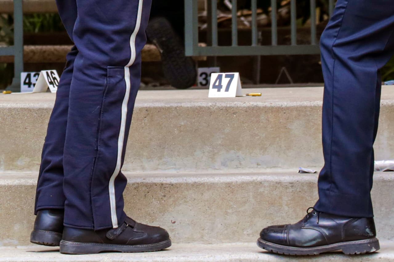 Gaxiola González enfrenta cuatro cargos de homicidio, un cargo de intento de homicidio, y por abrir fuego contra la policía. Además, se le acusa de un delito grave de premeditación del hecho que causó la muerte de cuatro personas y dejó a una en condiciones críticas.