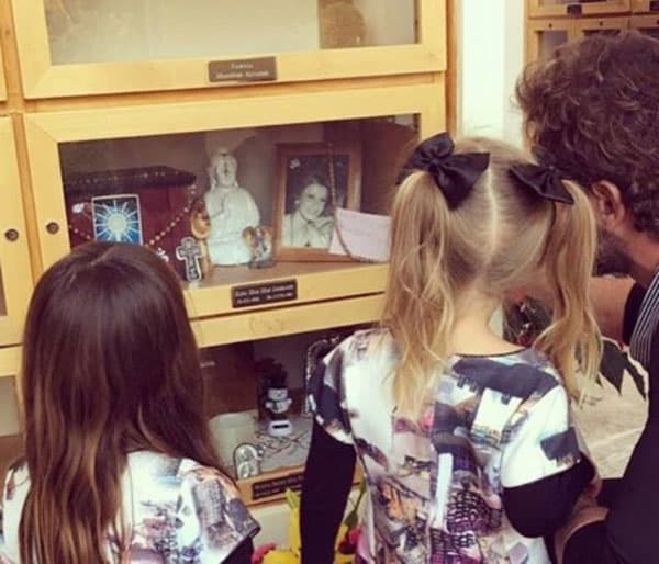 Además hicieron una visita muy especial: "Hoy fuimos a desearle feliz Navidad a su abuela Elissa (q.e.p.d) 🎄🎄🎄🎄🎄🙏🏼🙏🏼🙏🏼🙏🏼🙏🏼🙏🏼 #mama", escribió Gabriel en Instagram.