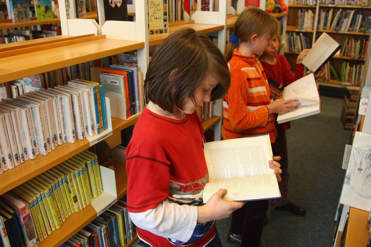 BERLIN - SEPTEMBER 18: Fourth-grade students read books in the elementary school at the John F. Kennedy Schule dual-language public school on September 18, 2008 in Berlin, Germany. The German government will host a summit on education in Germany scheduled for mid-October in Dresden. Germany has consistantly fallen behind in recent years in comparison to other European countries in the Pisa education surveys, and Education Minister Annette Schavan is pushing for an 8 percent increase in the national educaiton budget for 2009. (Photo by Sean Gallup/Getty Images)