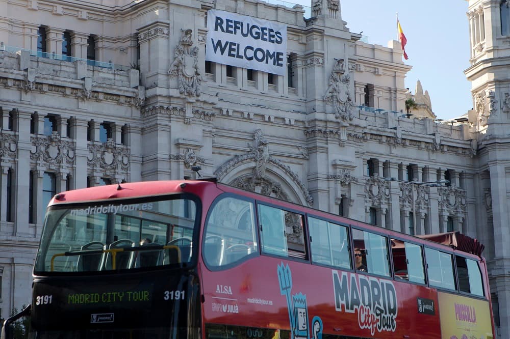 <b>9. España. </b>Pese a que se vio golpeada fuertemente por la crisis de 2008 y muchos migrantes incluso salieron del país, España sigue siendo un destino preferente para migrantes latinoamericanos. La sociedad española tiene una visión favorable de los migrantes: el 56% de la población cree que suponen un efecto positivo.