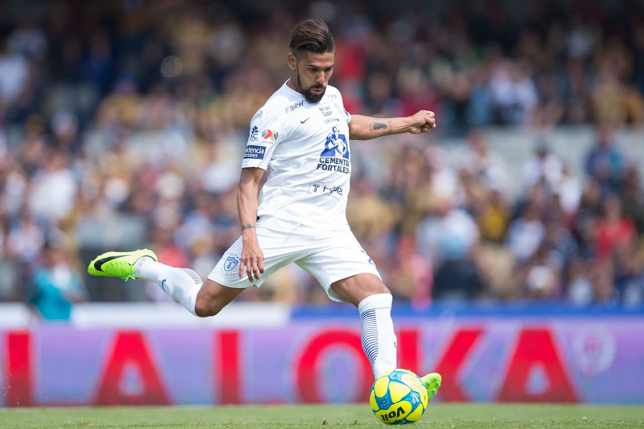 Franco Jara no está teniendo su mejor torneo con Pachuca. Primero fue expulsado por fingir un penal contra León y 
<a href="http://www.univision.com/deportes/futbol/liga-mx/ismael-sosa-le-saca-pintura-al-poste-y-casi-abre-el-marcador-video" target="_blank">ahora falló uno de un modo inverosímil ante Pumas</a>. En sus botines se escurrieron los tres puntos hidalguenses en Ciudad Universitaria.