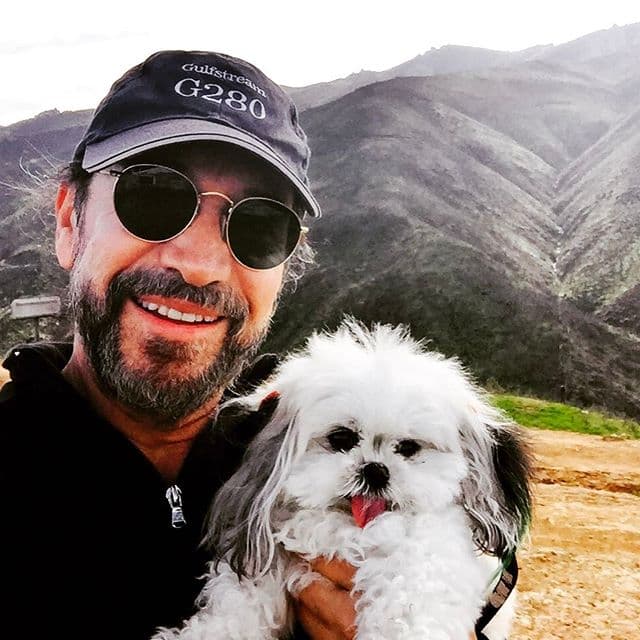 Marco Antonio Solís también nos ha sorprendido a través de las redes sociales con su pequeña mascota.