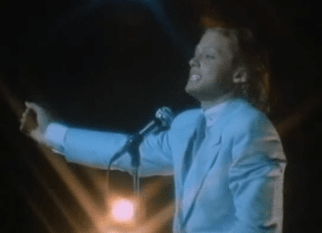 Interprentando 'Este amor', 1985.